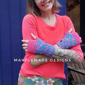 NWT* Handmade Fingerless gloves 💜 MarpleMade Designs,  fitted, acrylic,  pink